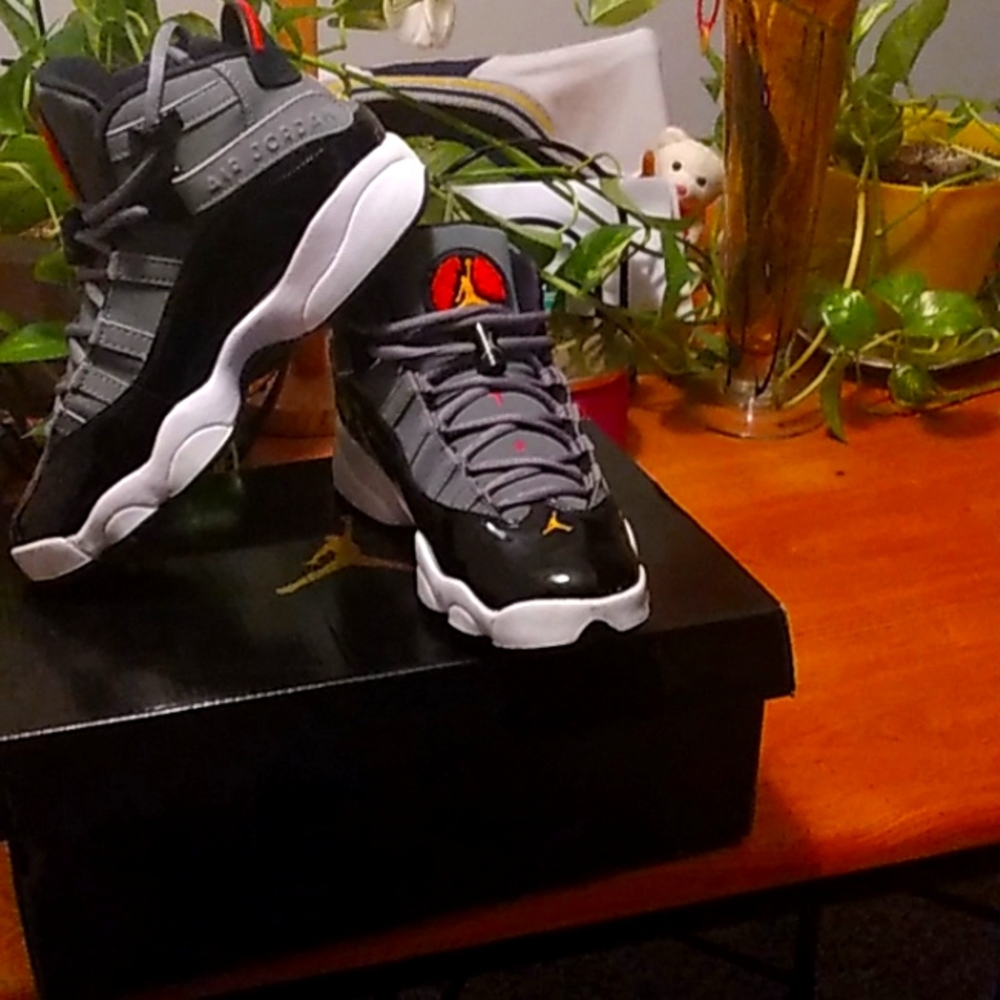 TWO 3 AIR JORDAN